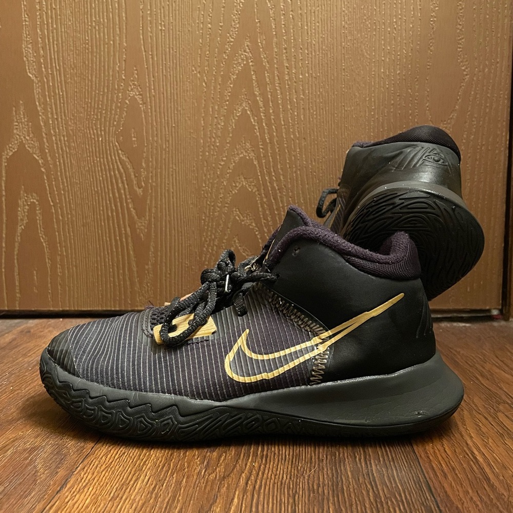 Nike Kyrie Flytrap 4 Basketball Shoes